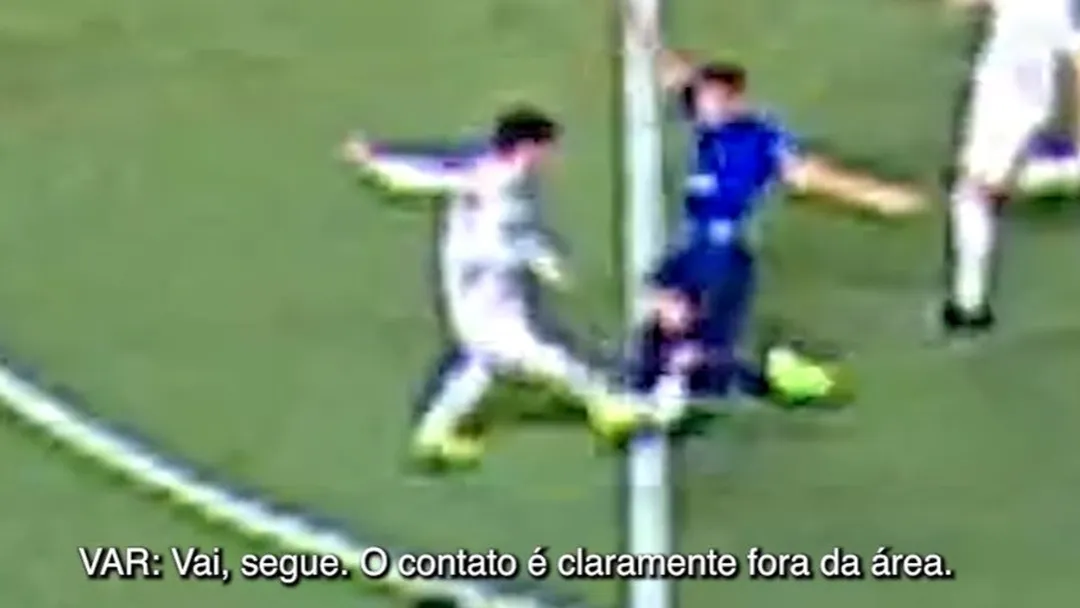 CBF divulga imagens do VAR de Cruzeiro x Náutico: “O contato é claramente fora da área”