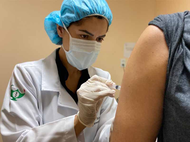 Ceará inicia vacinação contra mpox para profissionais de laboratório e público-alvo residente no Interior