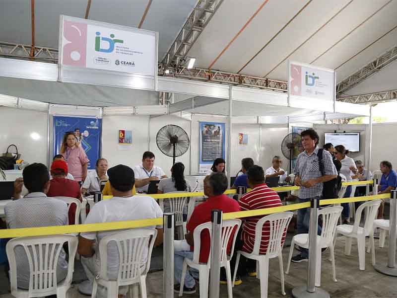 Mês do Trabalhador é celebrado com Ceará de Oportunidades, que tem 3 mil vagas de emprego abertas no estado