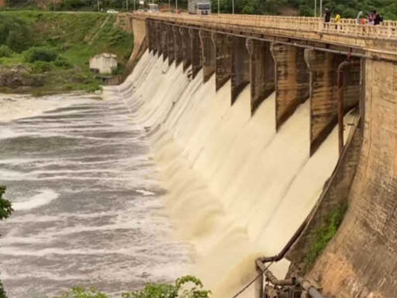 Mesmo com redução nas chuvas, 54 açudes continuam sangrando no Ceará