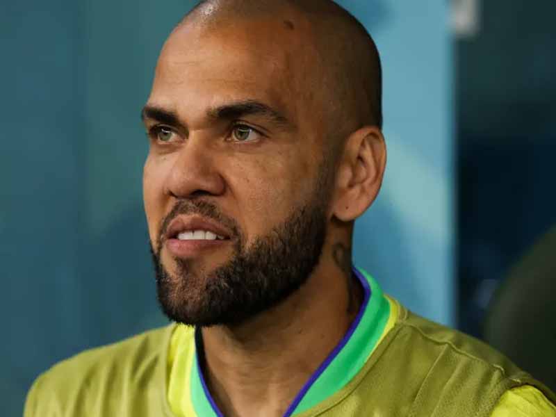 Daniel Alves pede perdão à ex-mulher em primeira entrevista na prisão