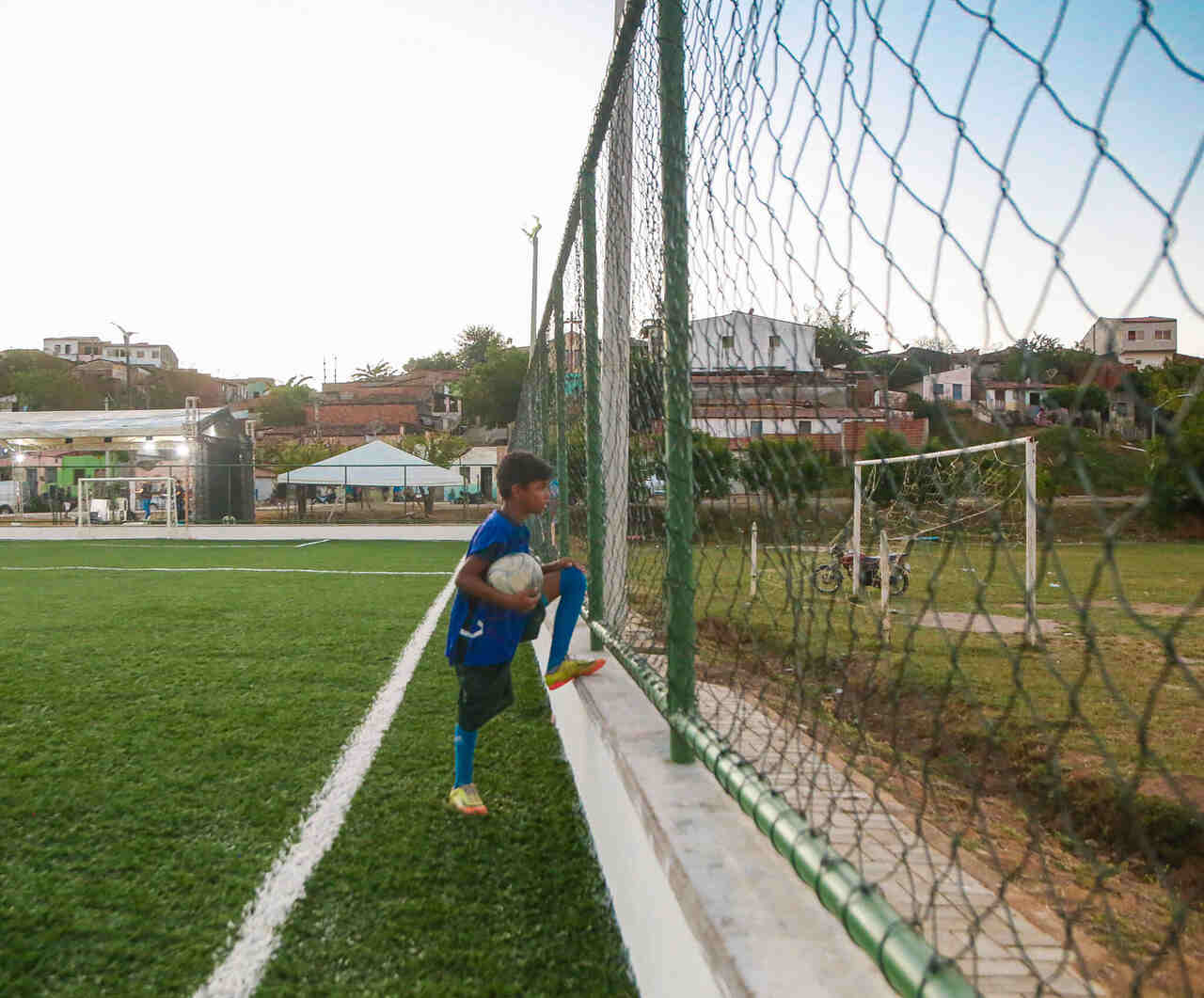 Areninhas trazem esperança de dias melhores e garantem a prática segura do esporte em Senador Pompeu