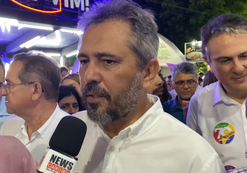 Elmano de Freitas e Camilo Santana participam de abertura da Expocrato e recebem homenagens