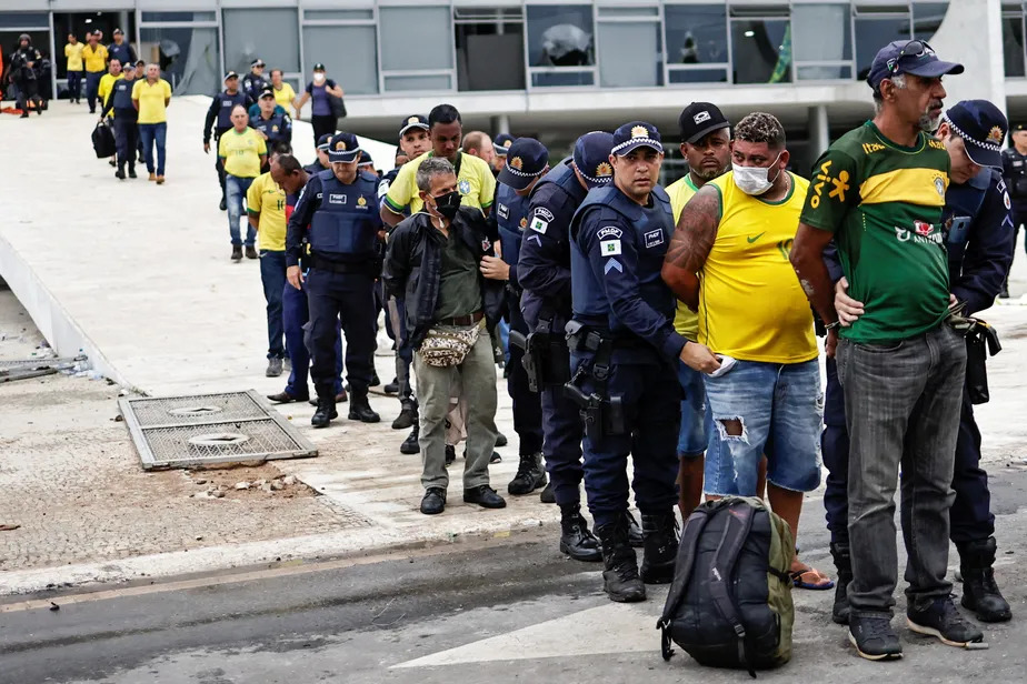 Familiares de presos em 8 de janeiro cobram individualização de condutas e negam tentativa de golpe