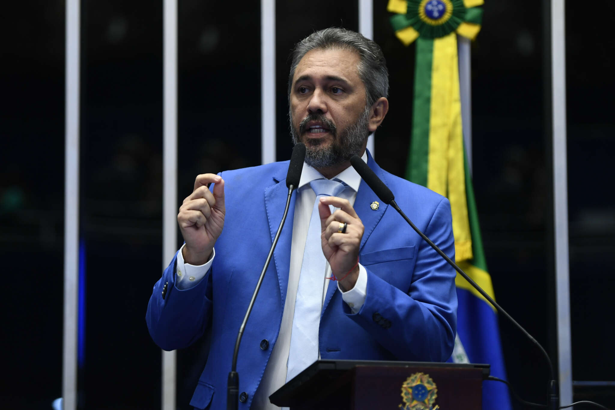 No Senado Federal, governador Elmano de Freitas defende autonomia dos estados e justiça social em debate sobre reforma tributária