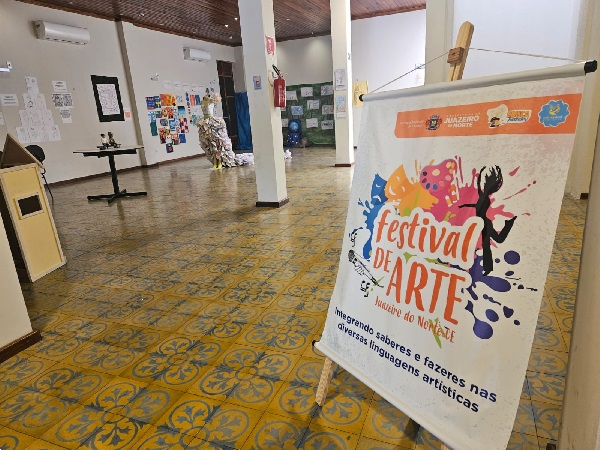 Trabalhos produzidos por estudantes da rede municipal de Juazeiro do Norte estão em exposição