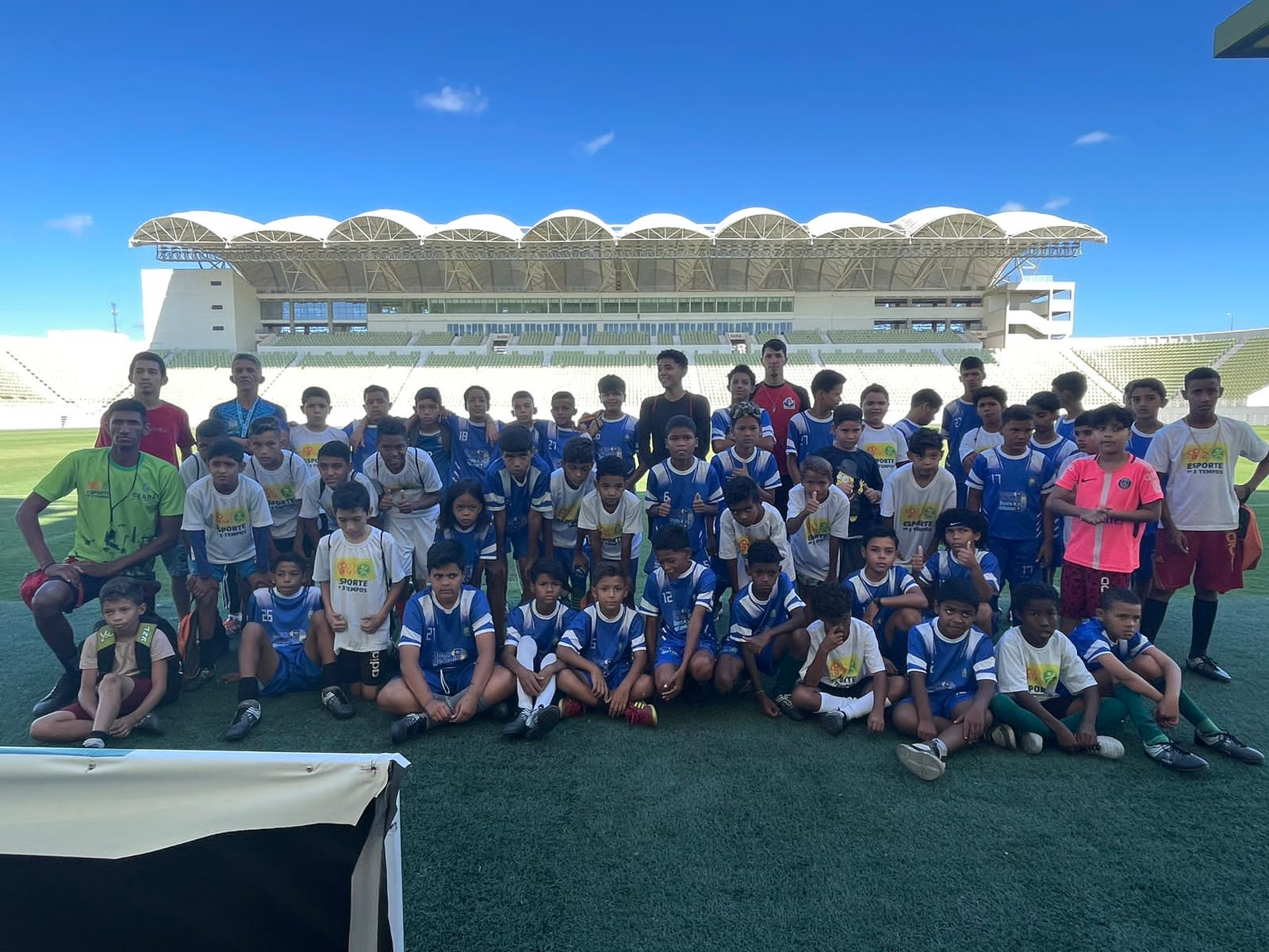 65 alunos do Projeto Esporte em 3 Tempos visitaram a Arena Romeirão