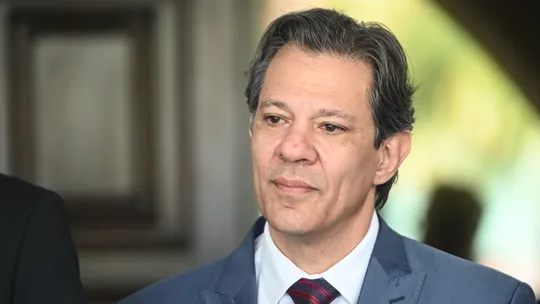 Haddad vence queda de braço com ala política na definição da meta de déficit zero para 2024.