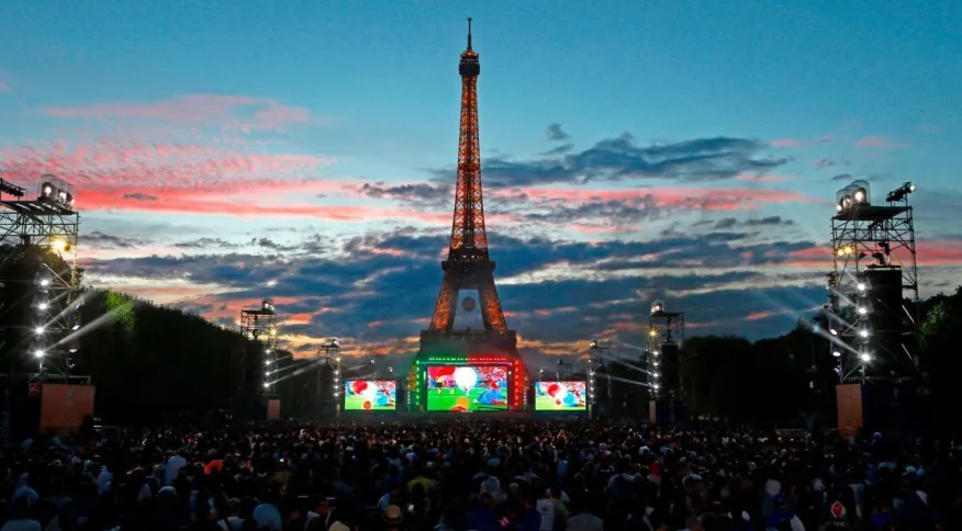 Presidente francês diz que a bandeira russa não tem lugar nas Olimpíadas de Paris.