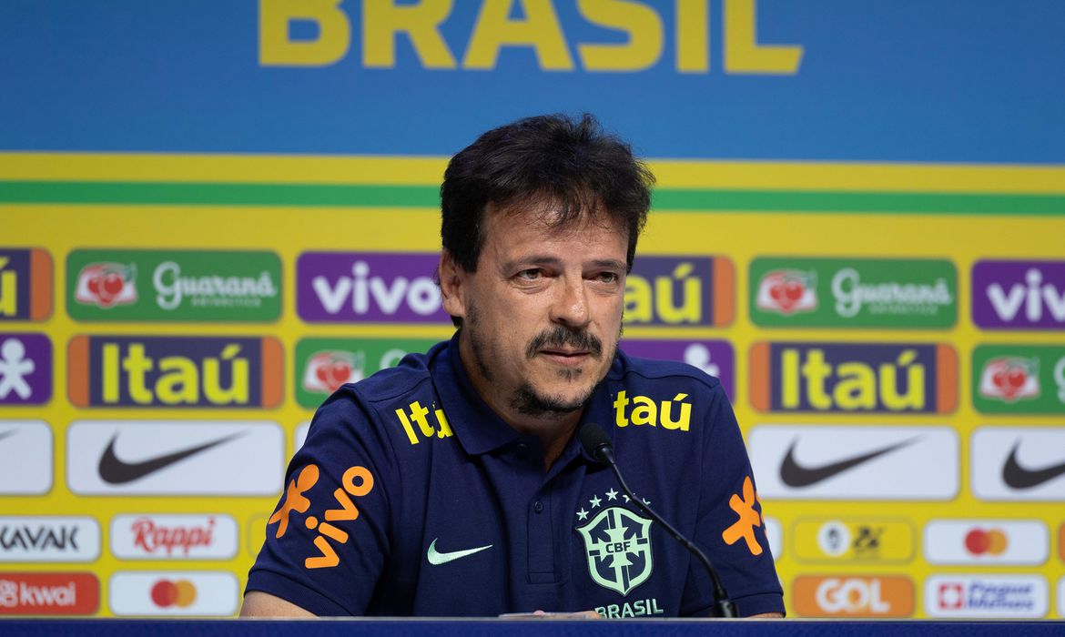 Diniz convoca Seleção praticamente sem mudanças para as eliminatórias