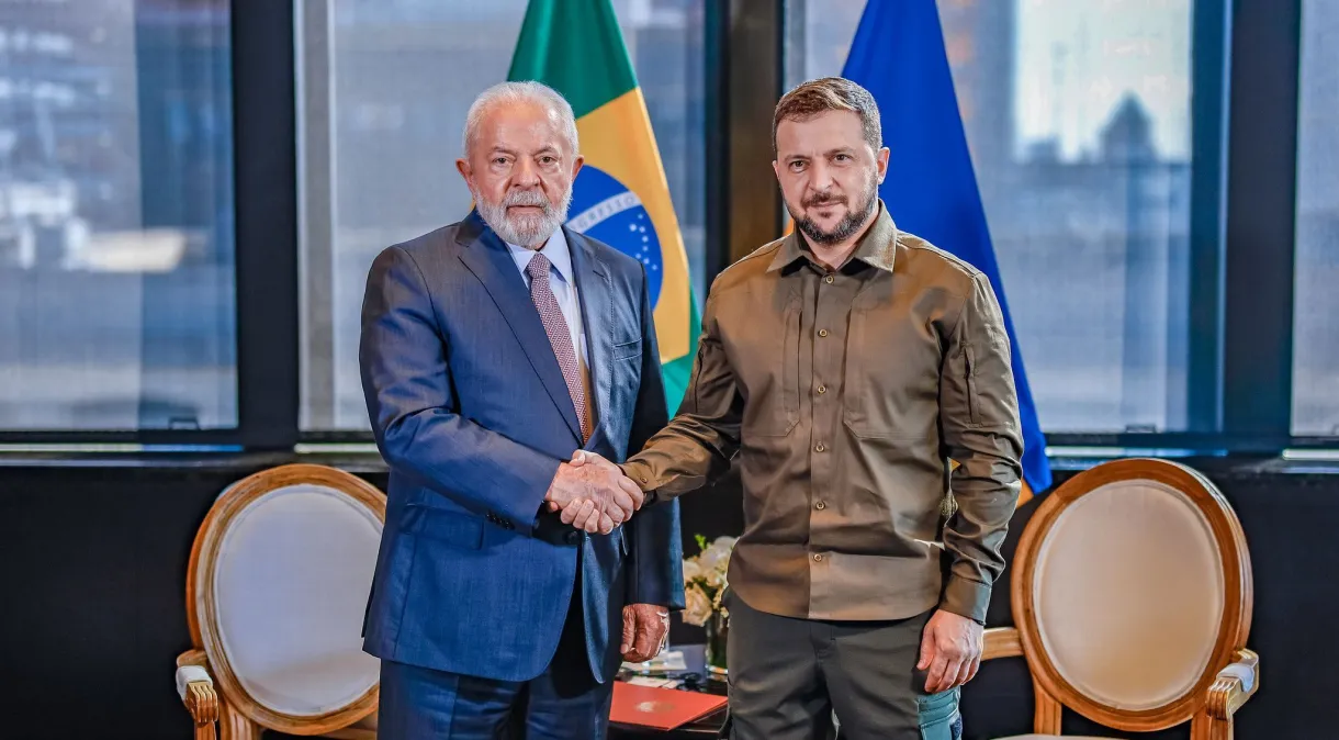 Zelensky diz a Lula para evitarem intrigas e manter canal aberto, dizem interlocutores após reunião.