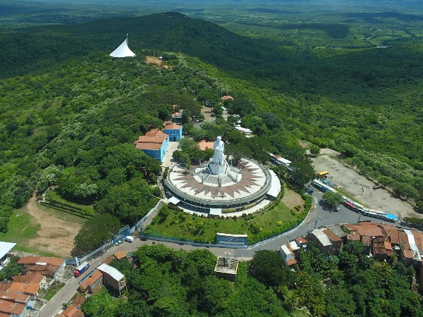 Juazeiro do Norte e o Cariri são tema do samba enredo da Escola de Samba Unidos de Padre Miguel