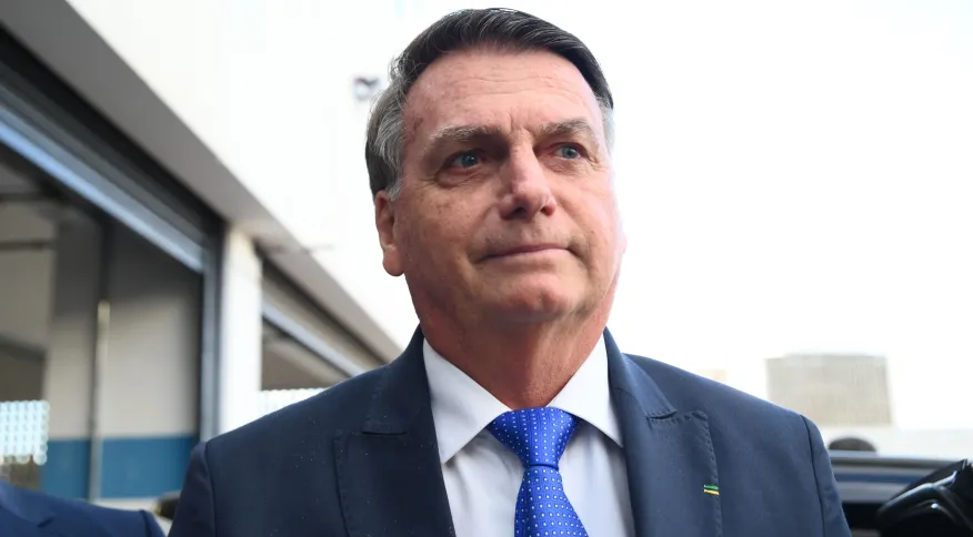 EXCLUSIVO: TCU identifica 128 presentes incorporados indevidamente ao acervo privado de Bolsonaro.