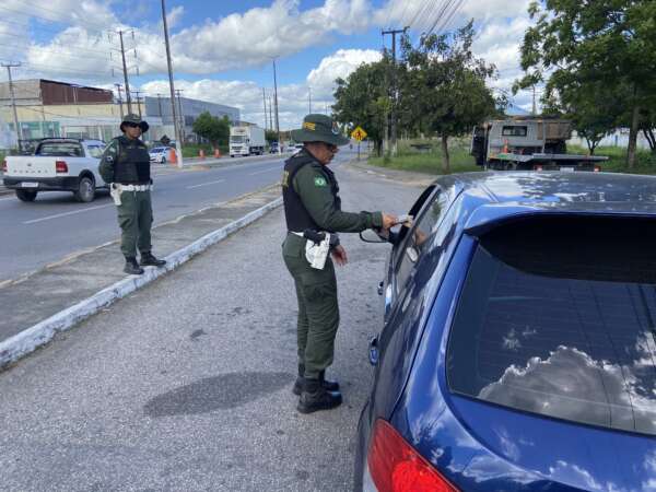 Polícia Militar promove ação em alusão à Semana Nacional do Trânsito.