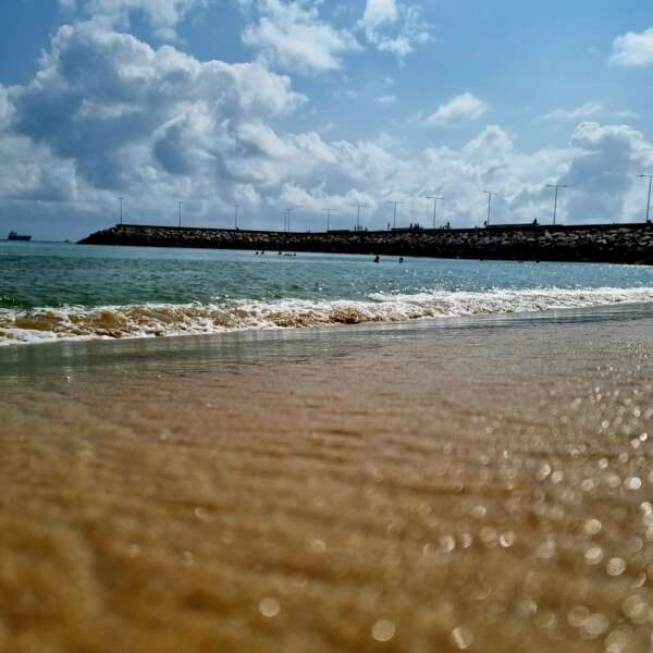 Fortaleza tem 19 trechos de praias próprias para banho neste fim de semana