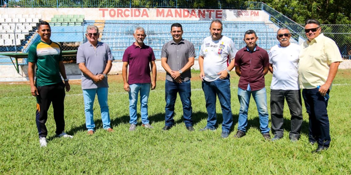 Equipe técnica da Federação Cearense de Futebol realiza vistoria no Estádio Inaldão