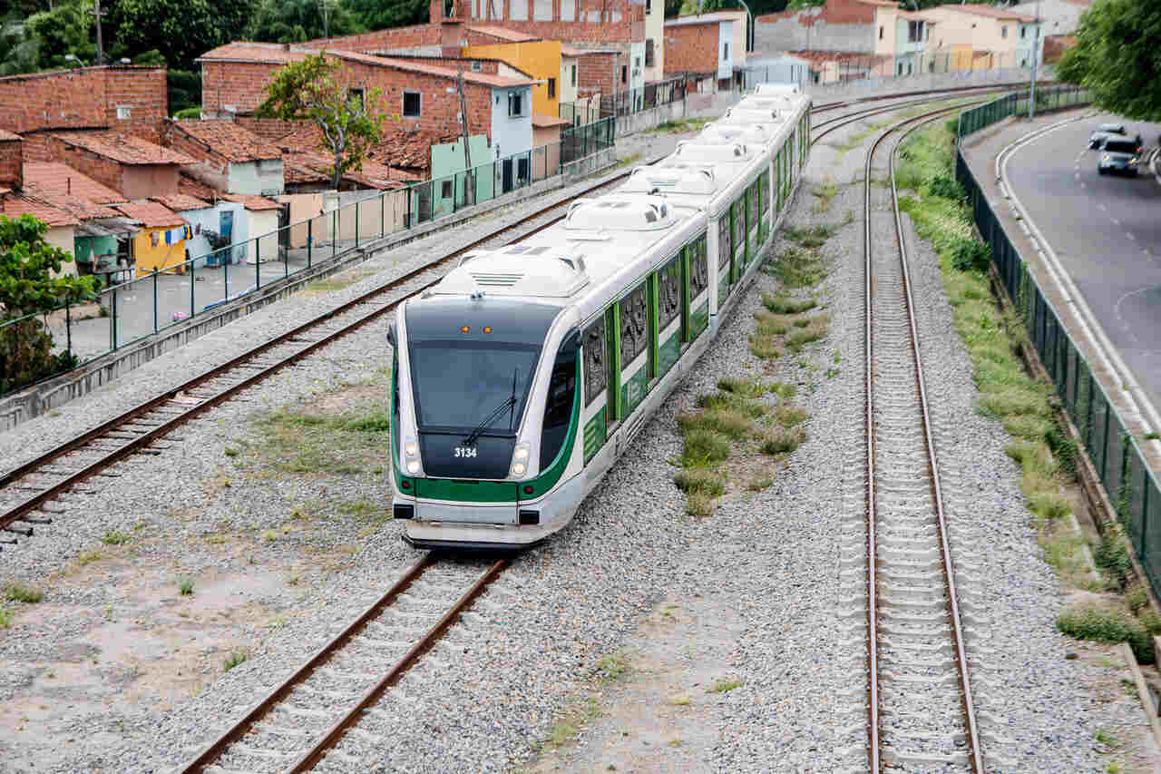 Metrô e VLTs do Ceará circulam em horários especiais no feriado de Nossa Senhora Aparecida