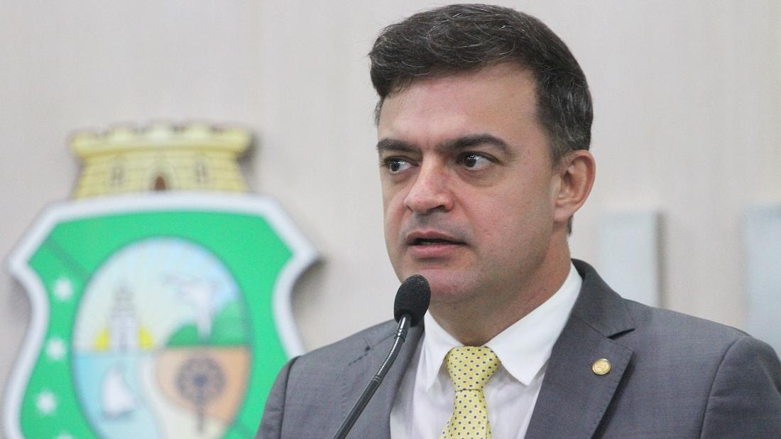 Fernando Santana diz que Enel suspendeu venda porque “ninguém quer comprar” concessão no Ceará