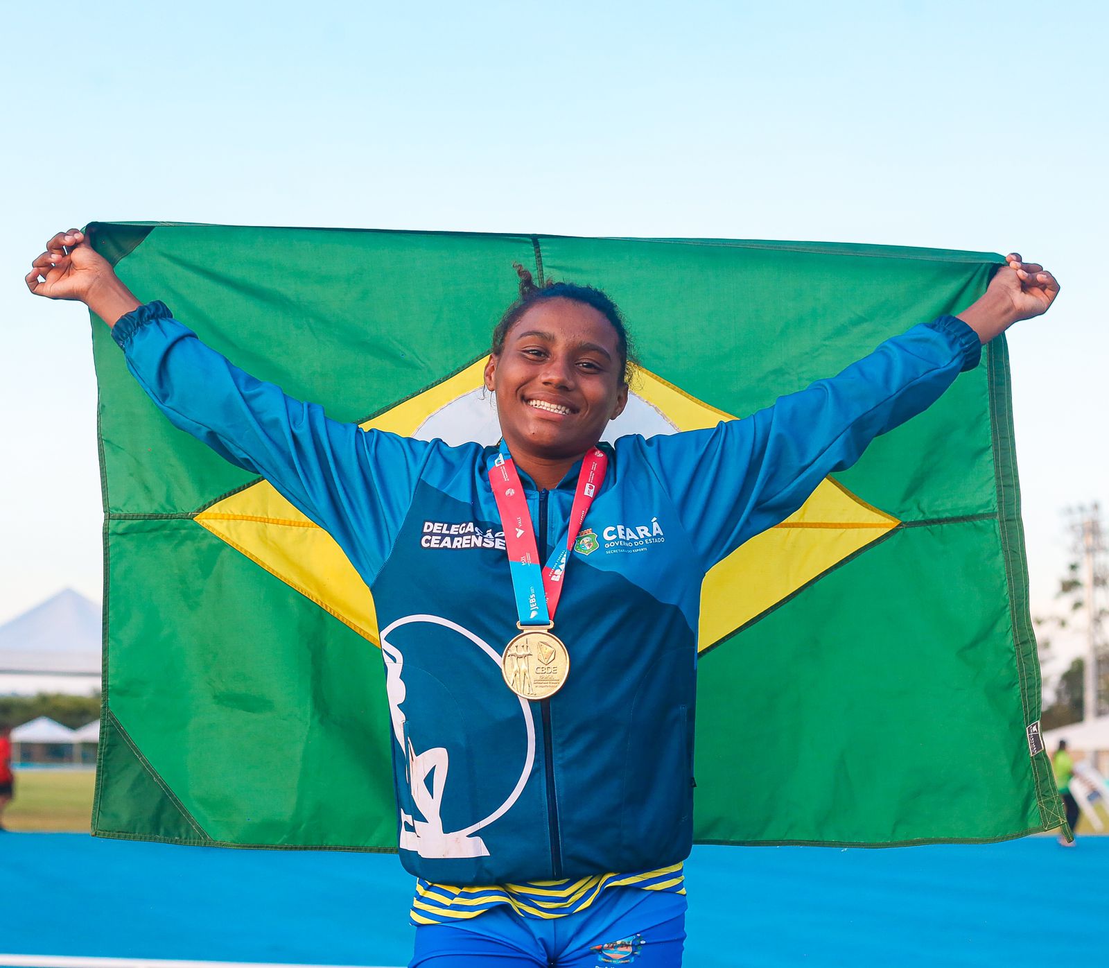 Atleta Cearense de atletismo conquista vaga para campeonato Sul-Americano Escolar após recorde nos JEBs