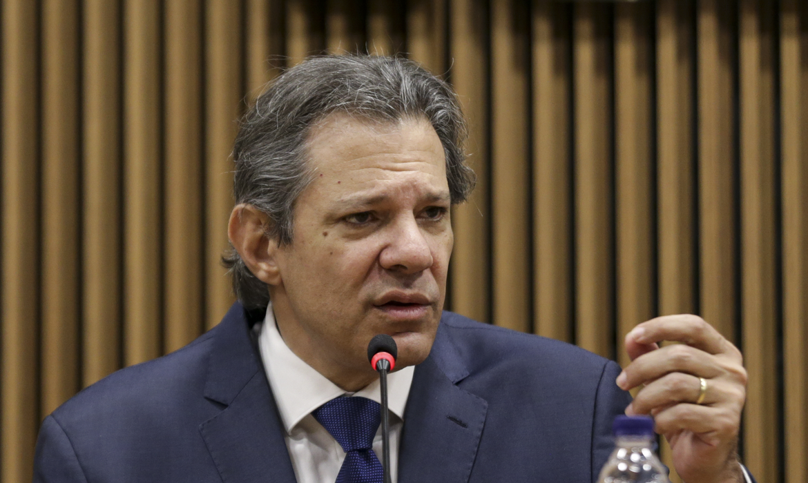 Haddad diz que continuará a buscar déficit zero em 2024