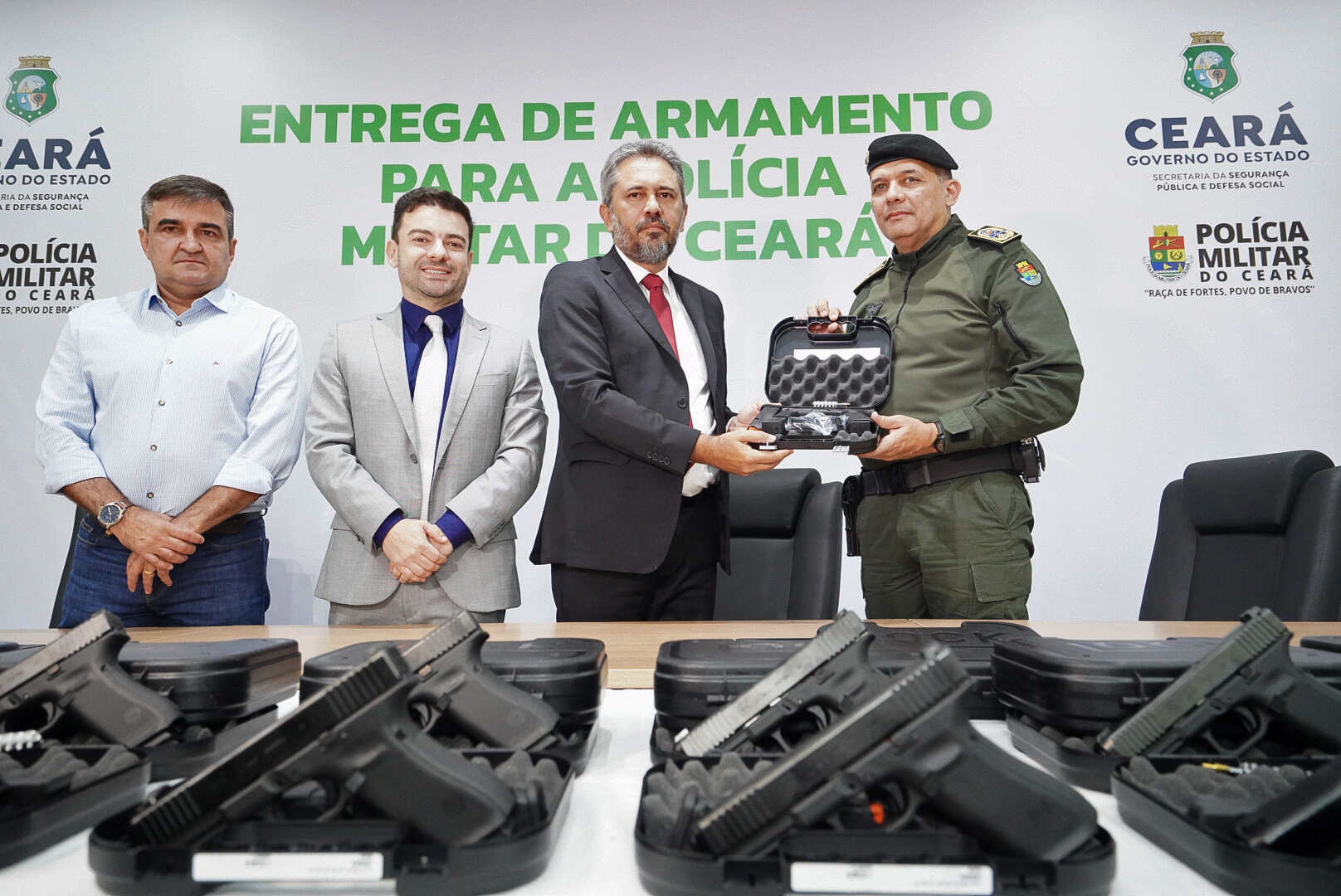 Governo do Ceará reforça Polícia Militar com mais 2.280 pistolas