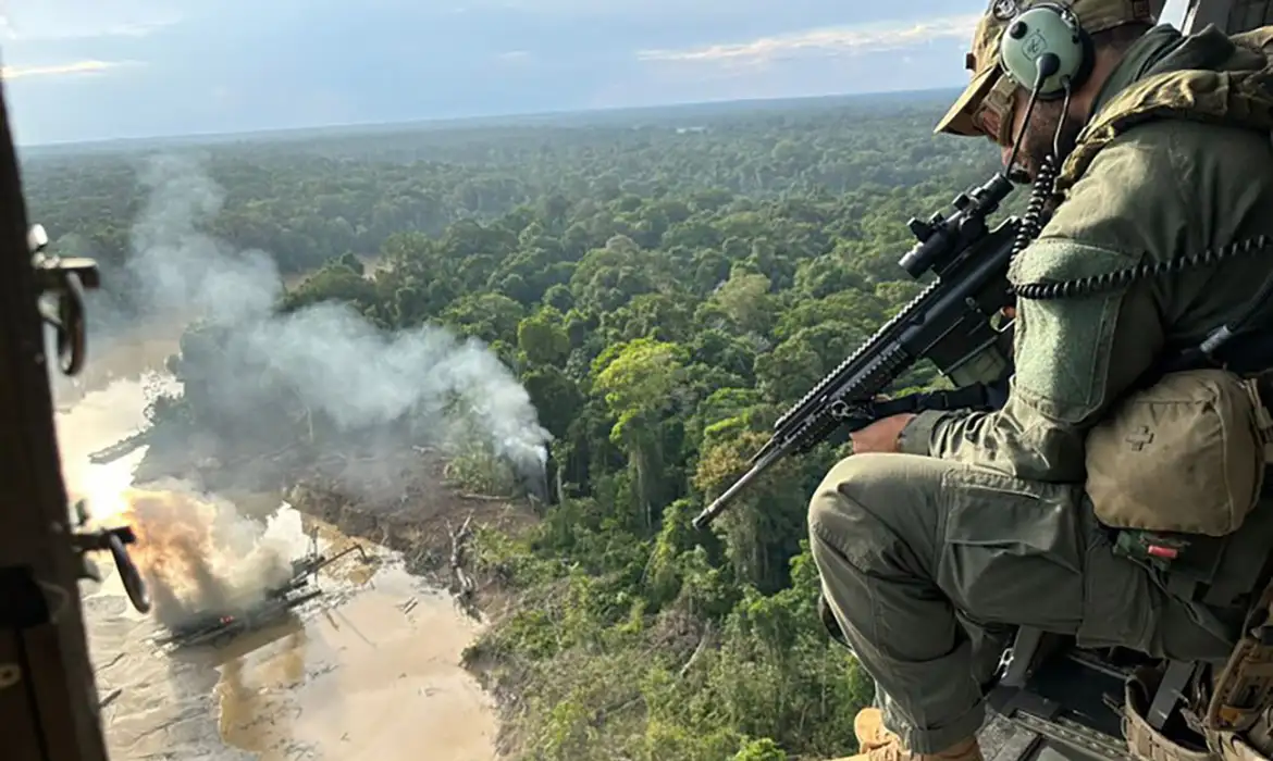 Polícia Federal, Ibama e polícia colombiana desmobilizam garimpo na fronteira