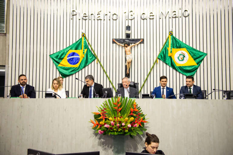 Delegados da Polícia Civil do Ceará são homenageados em sessão solene na Alece