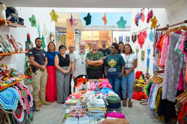 Loja com artesanato produzido por internos do sistema prisional cearense é inaugurada em shopping na Capital