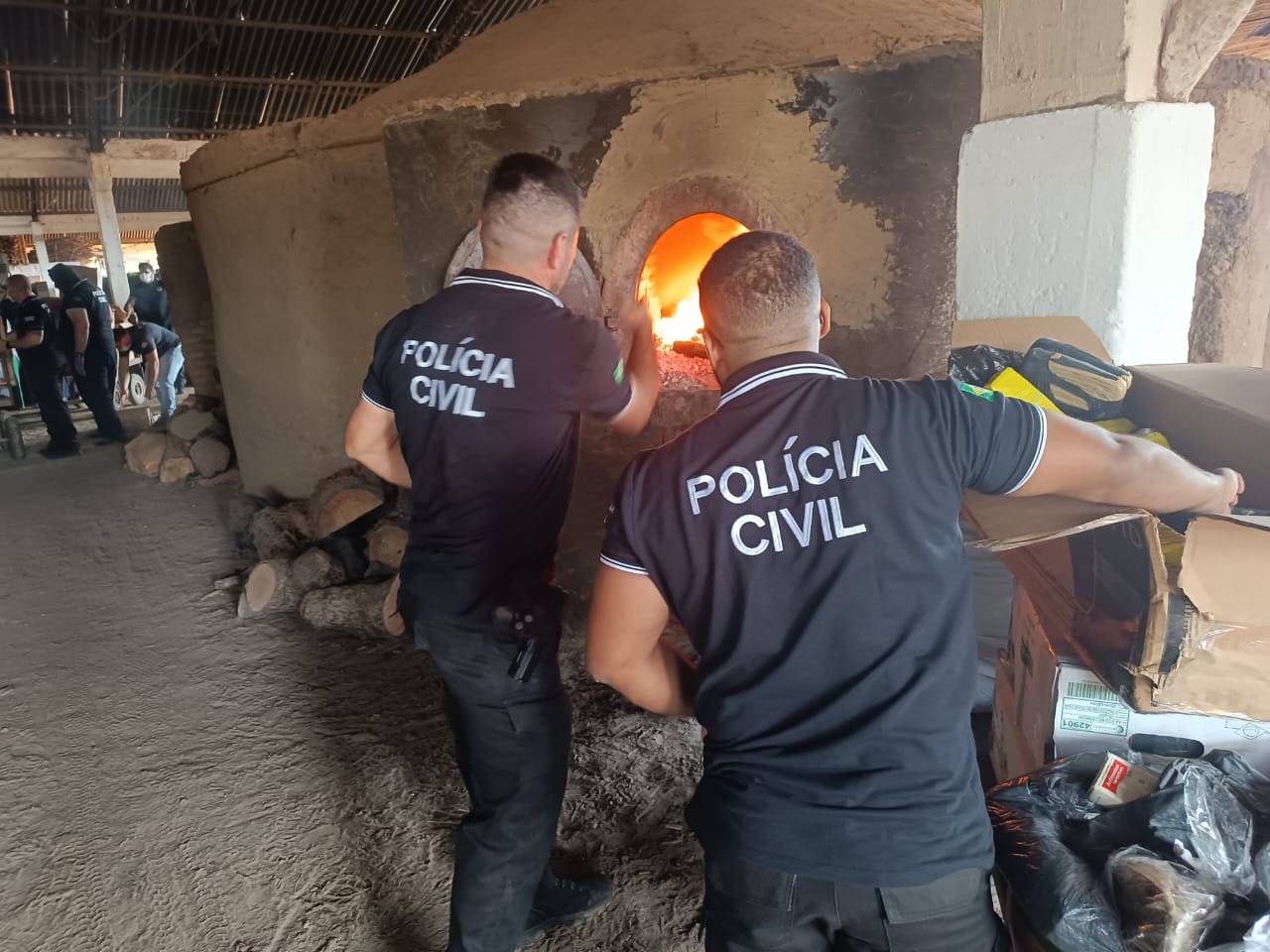 Polícia Civil do Ceará realiza queima de mais de uma tonelada de drogas apreendidas