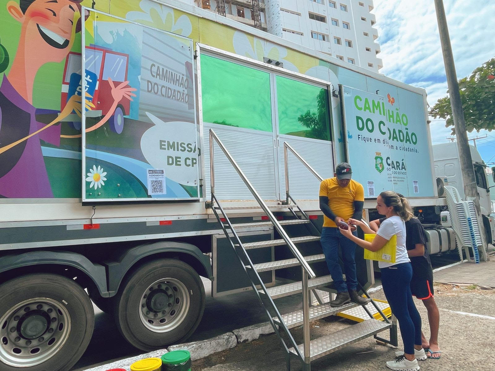 Caminhão do Cidadão leva serviços a Fortaleza e a mais cinco municípios