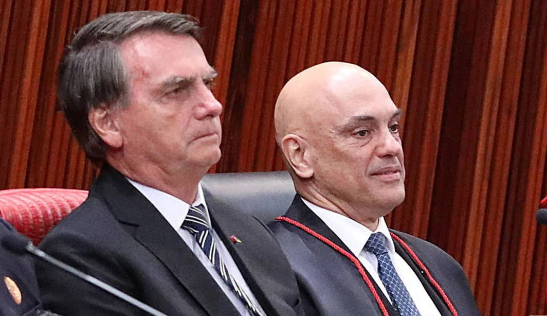 Bolsonaro pede afastamento de Moraes de inquérito sobre golpe