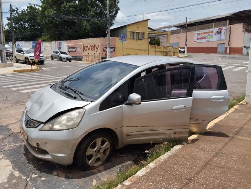 Vídeo: morador tem carro e casa inundados após chuvas desta quarta-feira em Crato