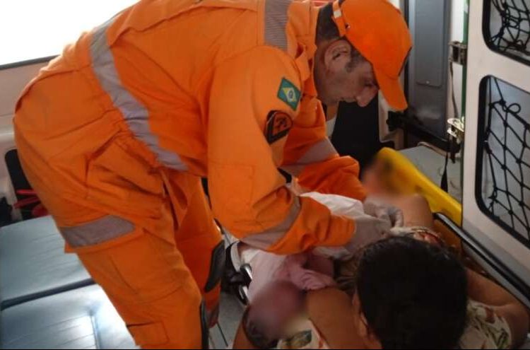 Corpo de Bombeiros auxilia mulher durante trabalho de parto na BR-222