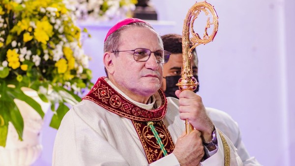 Bispo de Crato, Dom Magnus Henrique Lopes, passa por cirurgia após fraturar colo do fêmur em Brasília