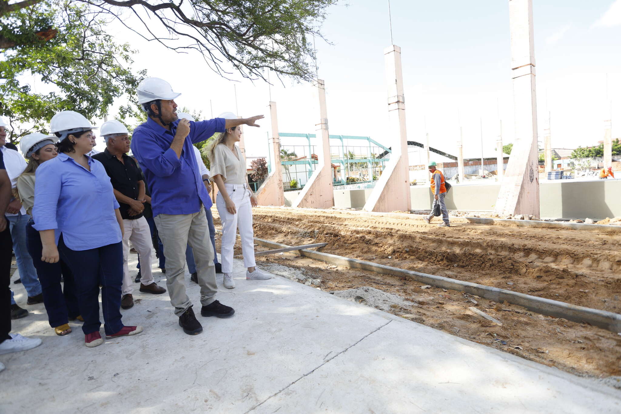 Governador Elmano de Freitas visita obras das Vilas Sociais em Fortaleza