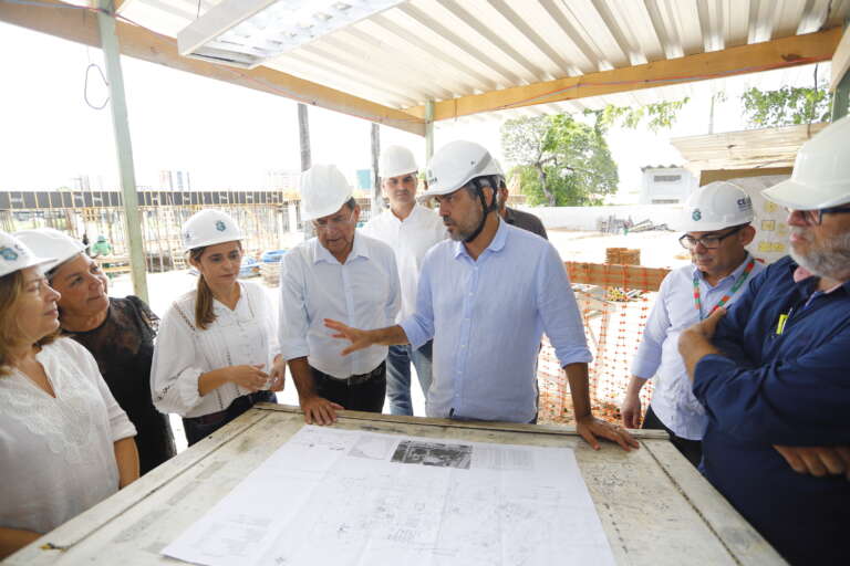 Governador Elmano de Freitas visita duas escolas em obras que atenderão mais de 800 alunos