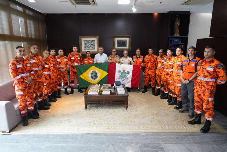 Equipe de bombeiros cearenses retorna do Rio Grande do Sul e relata experiências