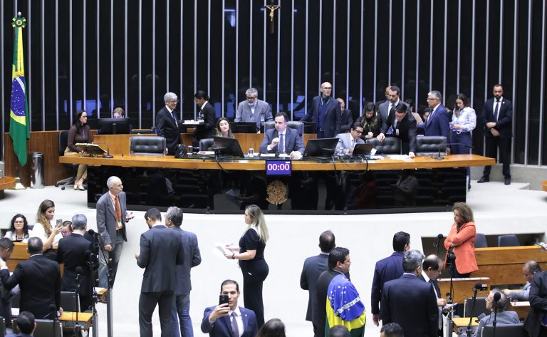 Veja como votaram os deputados do Ceará na derrubada do veto das saidinhas de presos