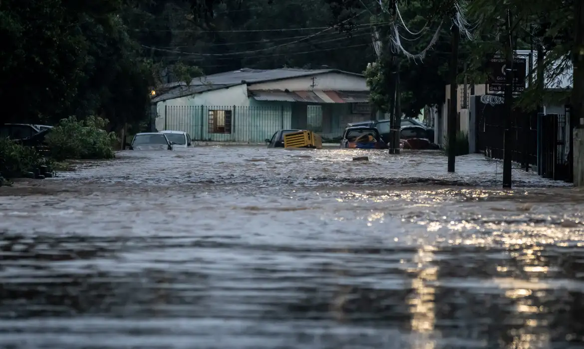 Mudanças climáticas e eventos extremos impactam vacinação no Brasil