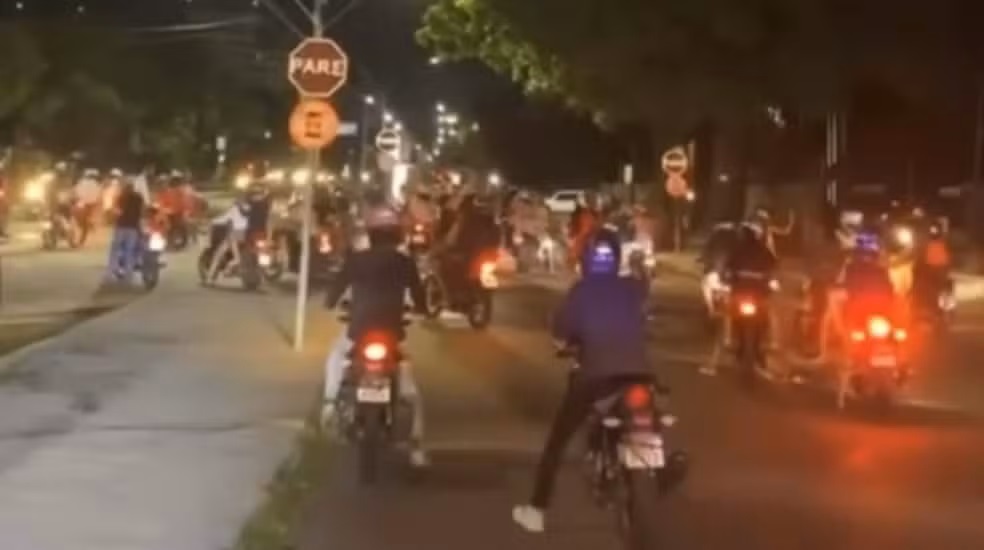 Motociclistas fazem ‘rolezinho’ com descargas adulteradas e barulho durante a madrugada em Fortaleza