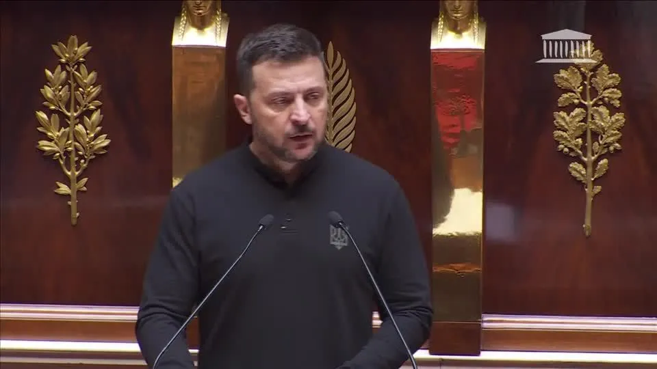 “A Europa não é mais um continente de paz”, diz Zelensky ao parlamento francês