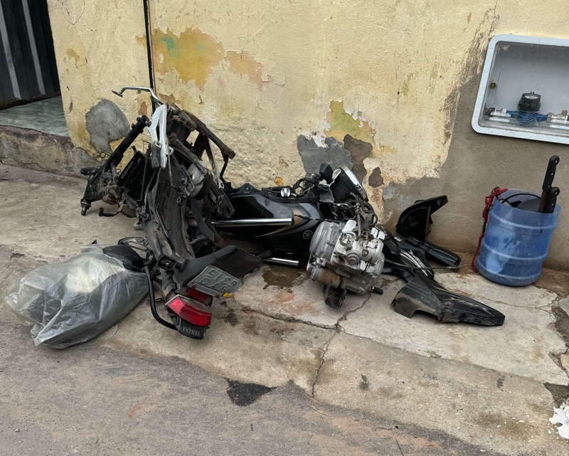 PM apreende motocicleta com queixa de roubo e que havia sido desmanchada por menor em Juazeiro do Norte