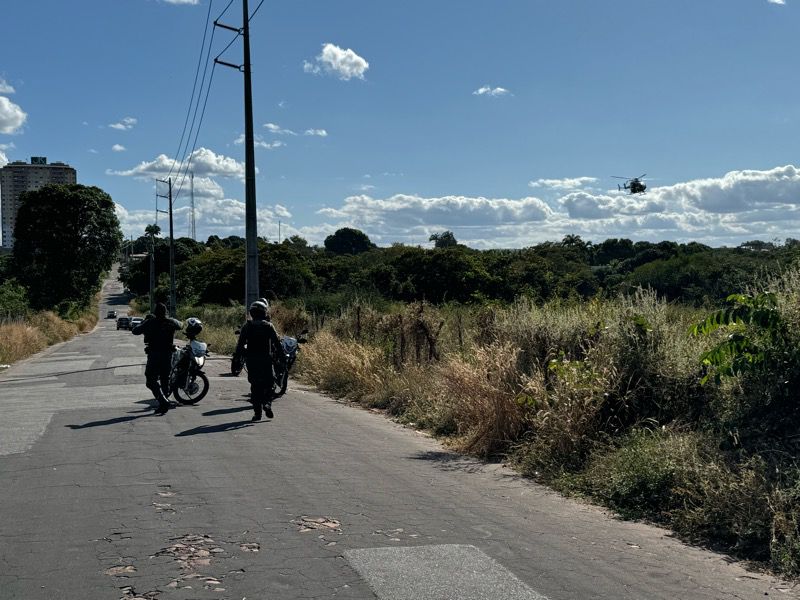 AO VIVO: dois presidiários fogem durante audiência de custódia em Juazeiro do Norte; um já foi recapturado e outro segue foragido