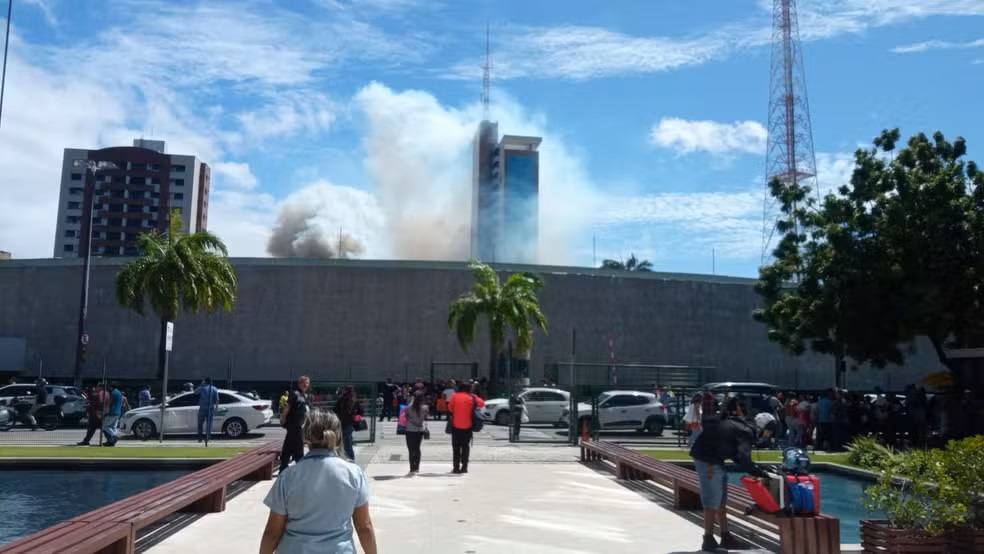 Deputados estaduais vão trabalhar de forma remota após incêndio na Assembleia Legislativa do Ceará