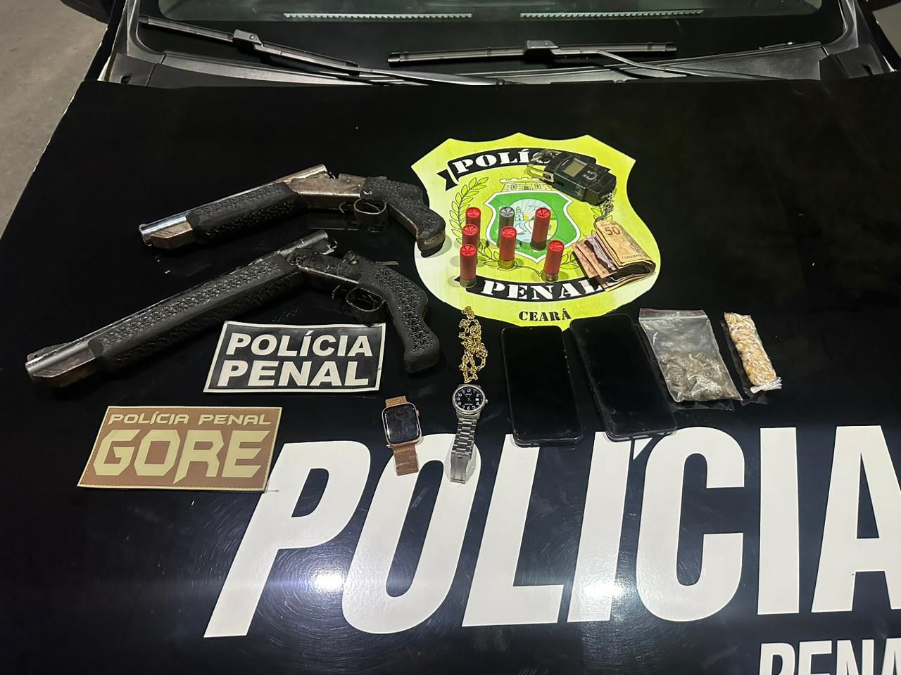 Polícia Penal conduz adolescentes e apreende armas e drogas em operação na cidade de Juazeiro do Norte