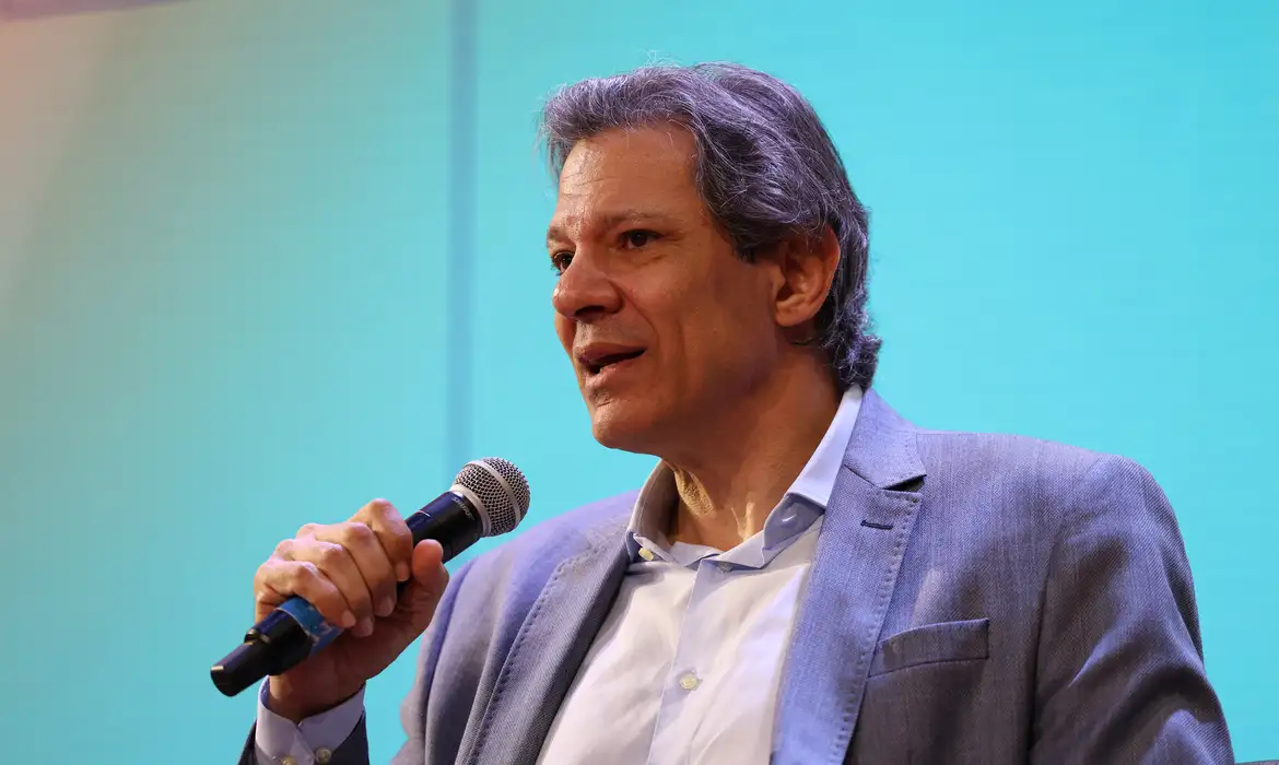 Corte de juros nos EUA veio um pouco atrasado, diz Haddad