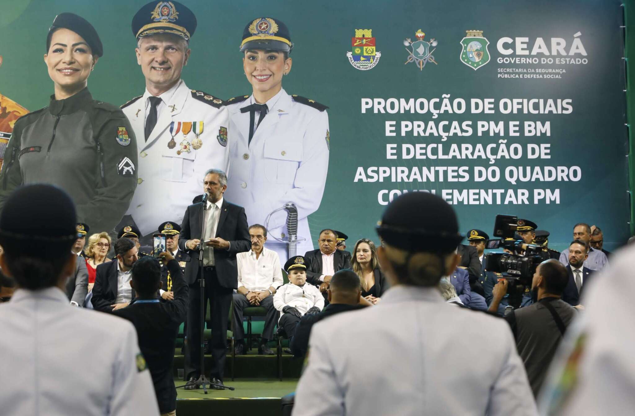 Governador Elmano de Freitas promove 12 oficiais a coronéis da Polícia Militar; duas são mulheres