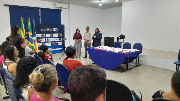 Juazeiro do Norte entrega mais de 60 óculos em parceria com Jornal do Médico