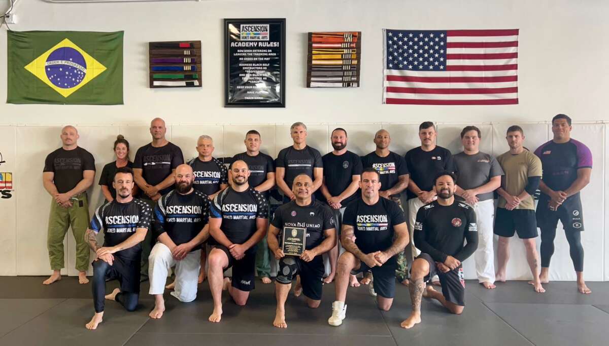 Policial militar cearense conquista certificado por serviços prestados ao ministrar aulas de jiu-jitsu para policiais dos EUA