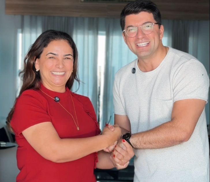 A pedido popular, Derson anuncia Elisângela Crisóstomo como pré-candidata a vice-prefeita em Milagres